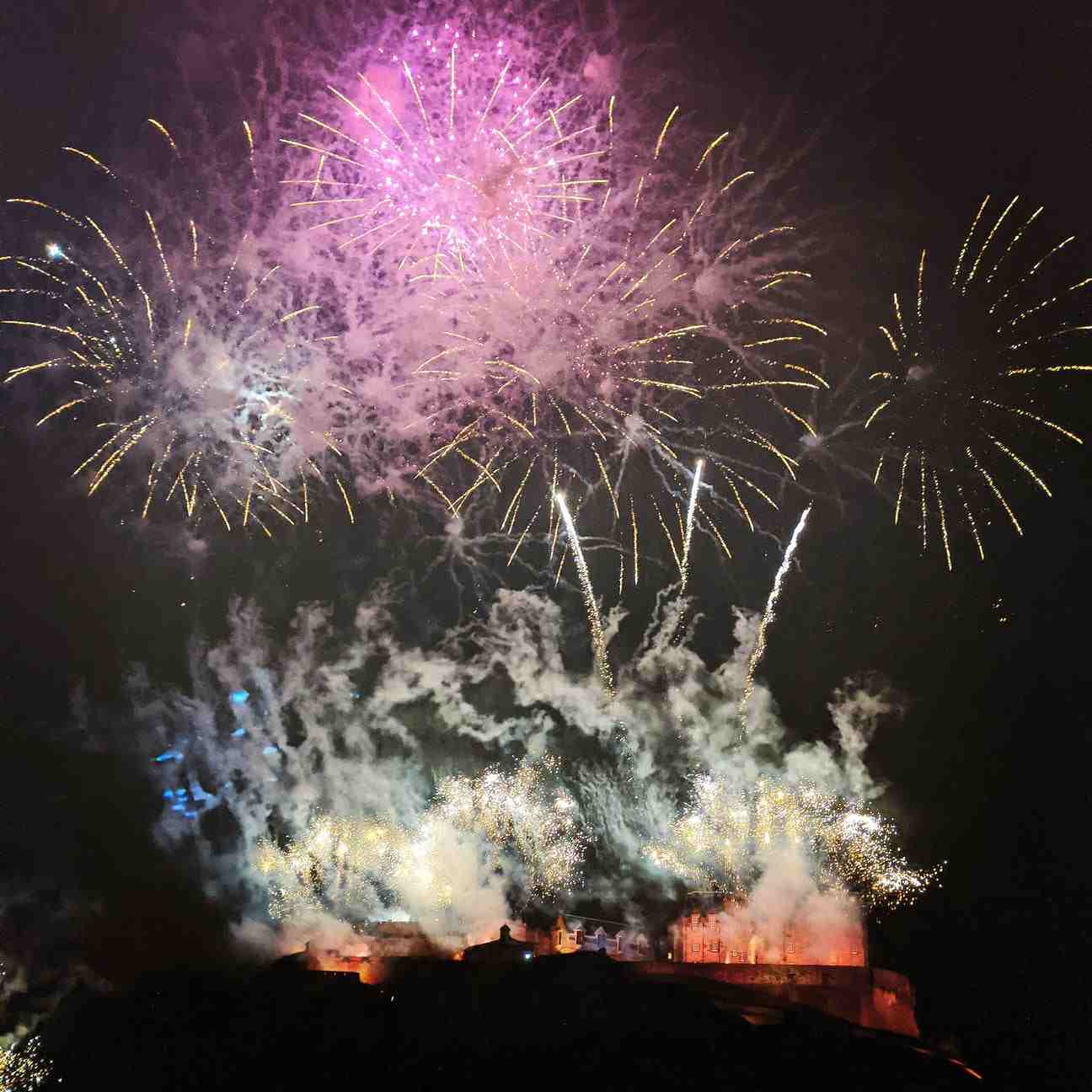 diwali crackers png and backgrounds_Diwali fireworks background png_diwali editing background_diwali-Rajan editz